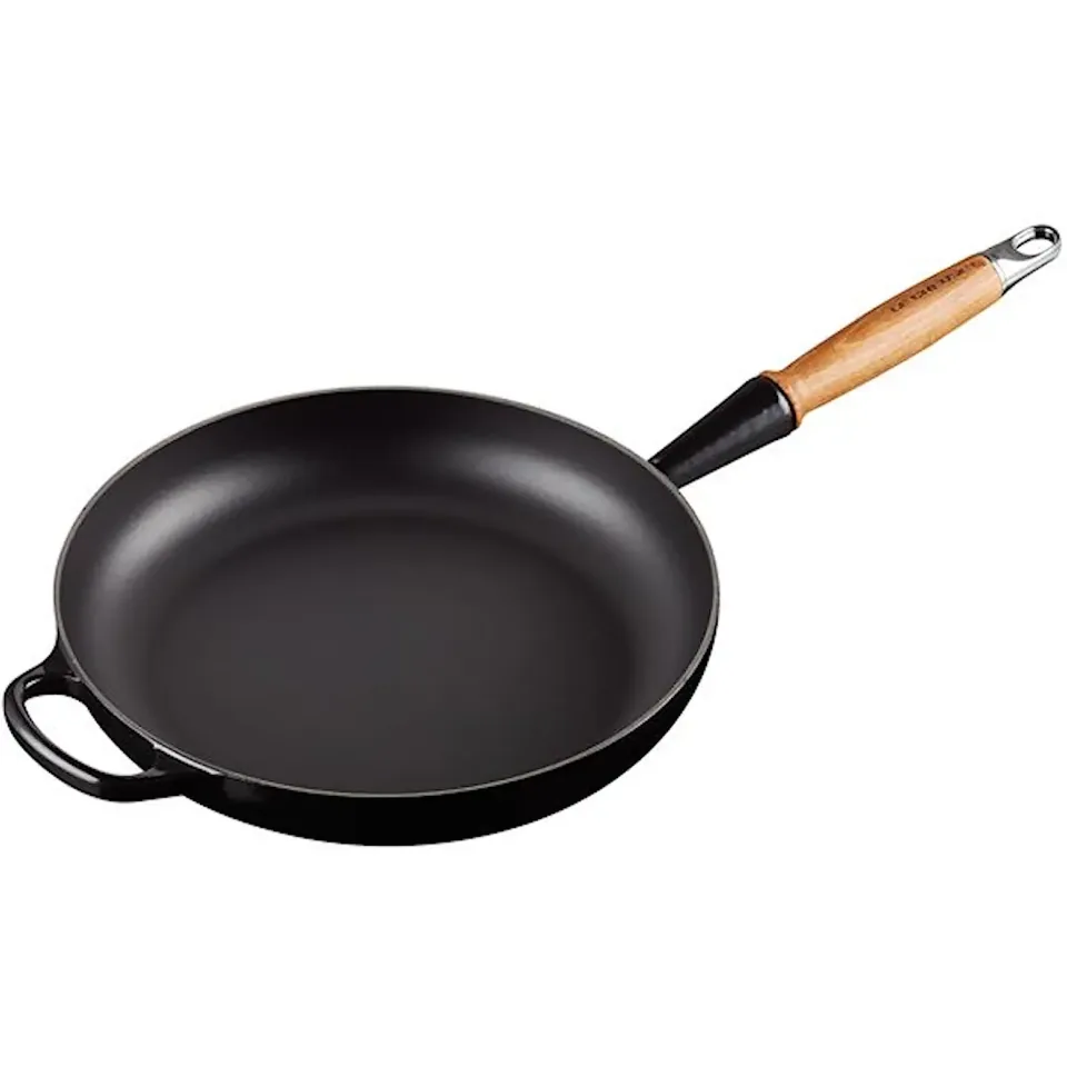 Le Creuset Signature stekpanna 28 cm med trähandtag i svart emalj